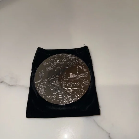 New Gucci Silver Flora Compact Mirror - Picture 11 of 12